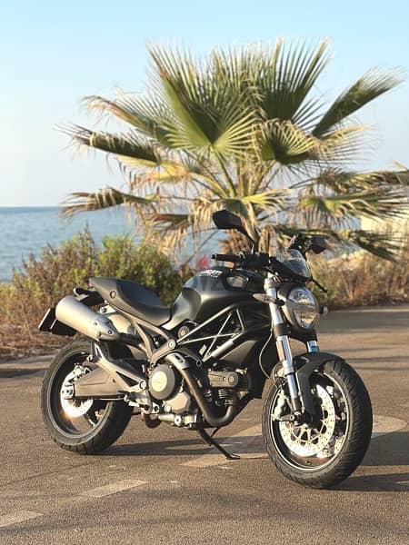 Ducati monster 696 1