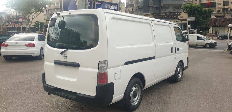 nissan urvan 2009 manuel ac like new 6