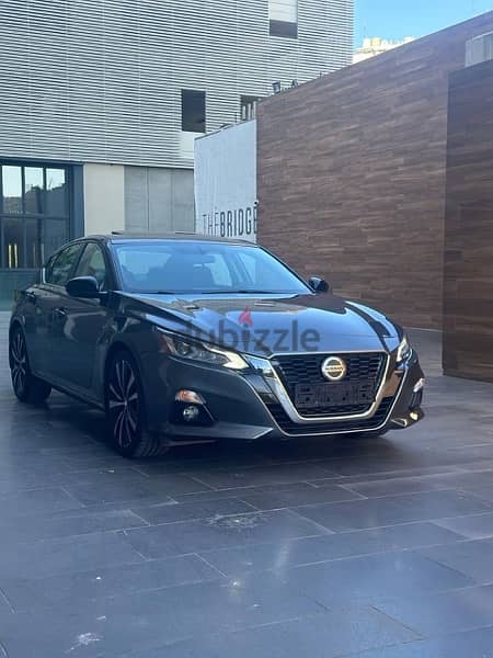 Nissan Altima 2019 SR very clean car 3