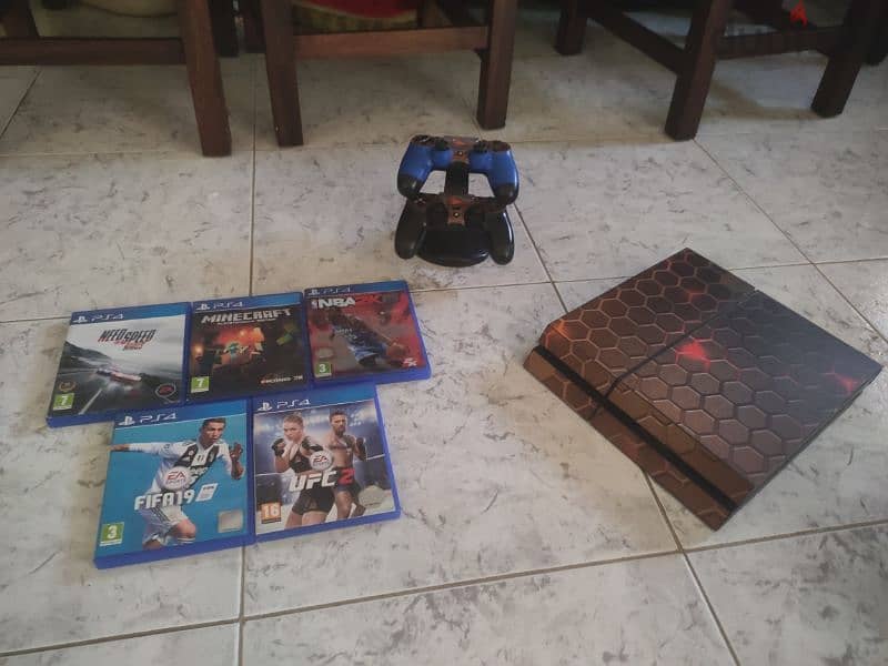 PS4 Fat 500GB + 2 official controllers + 5 games and charging stand 0