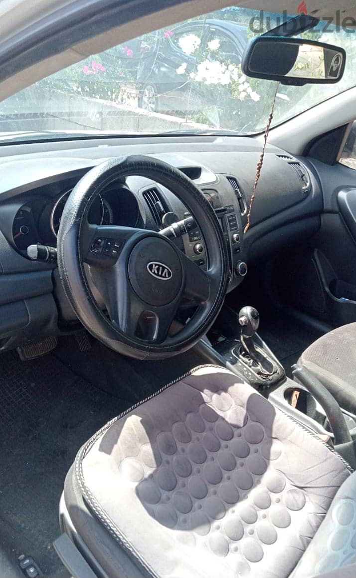 Kia cerato 2011 full options 4