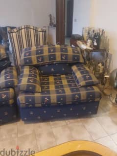 للبيع Living Room for Sale 0