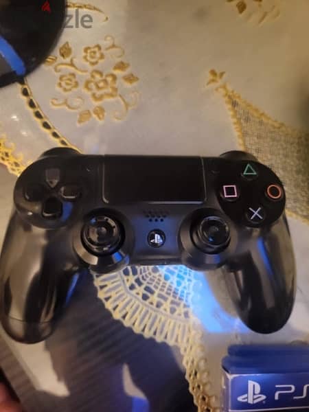 play station 4 slim 200$ 4