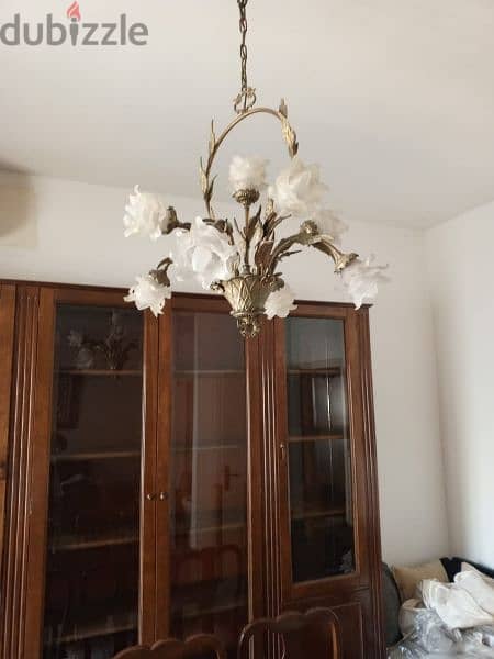 traditional floral shade chandelier/ ثريا ذات ظلال زهرية تقليدية 1