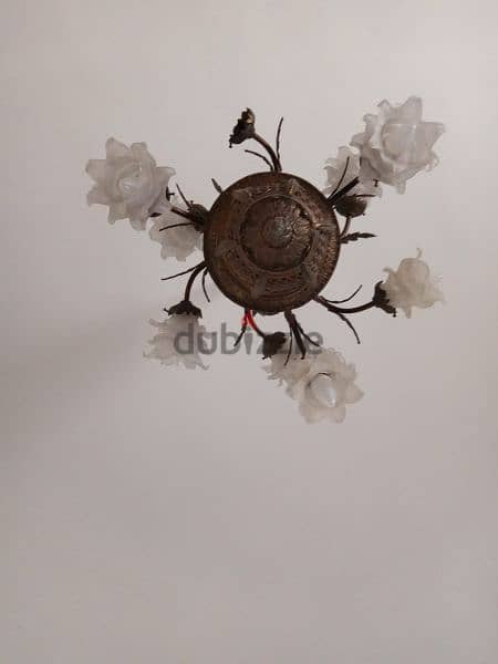 traditional floral shade chandelier/ ثريا ذات ظلال زهرية تقليدية 3