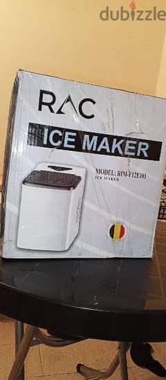 ماكينة صناعة ثلج مقاسين صغير ووسط مستعملة بحالة ممتازة ٦٠$ ice maker 0