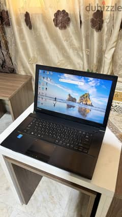 لابتوب Toshiba cor i5.4 فيه بس الفصالية رايحة بس كلو تمام مية مية