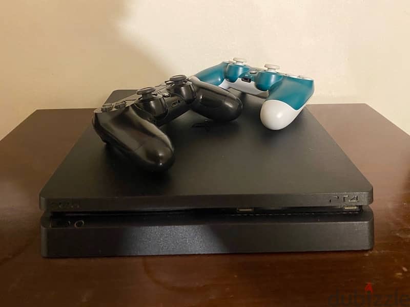 PlayStation 4 slim with 2 consuls and 4 cd 1