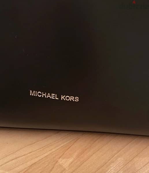 Michael Kors Original 100% genuine leather . 1