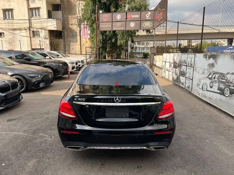 Mercedes-Benz E300 AMG 2017 4