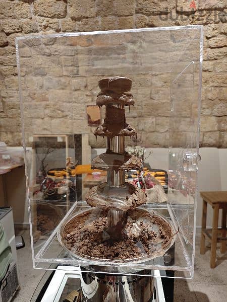 Crepe & Waffle Maker,
Chocolate Fountain &
Cake Display Fridge 6