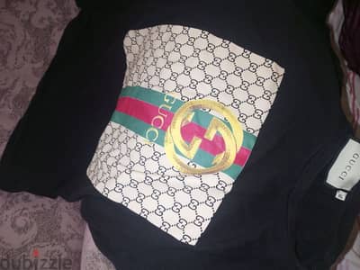 Gucci t shirt like new/تيشيرت جوتشي سعر خاص