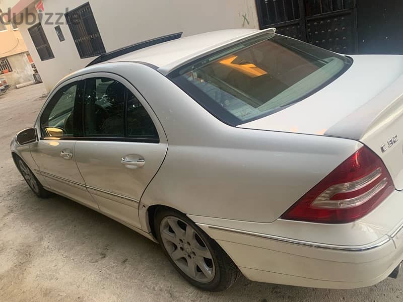 Mercedes-Benz C-Class 2004 1