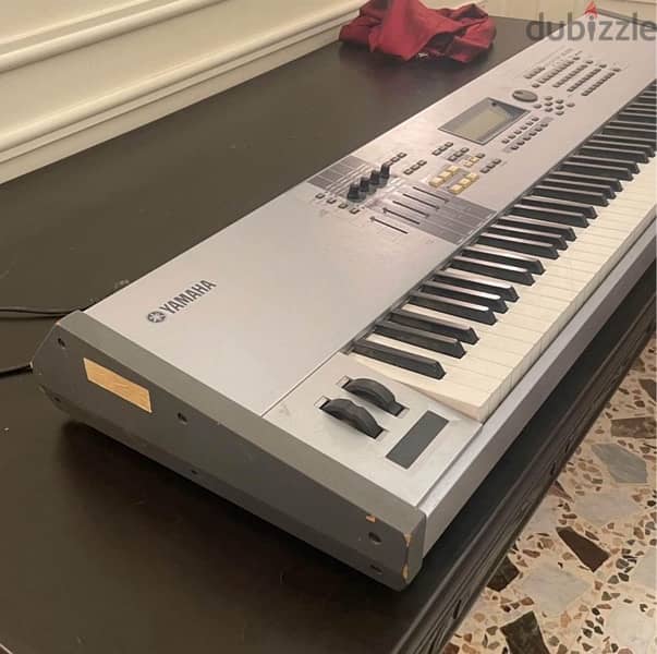 YAMAHA 2003 MOTIF ES8 Piano 1