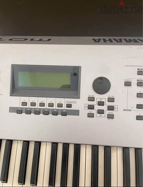 YAMAHA 2003 MOTIF ES8 Piano 4