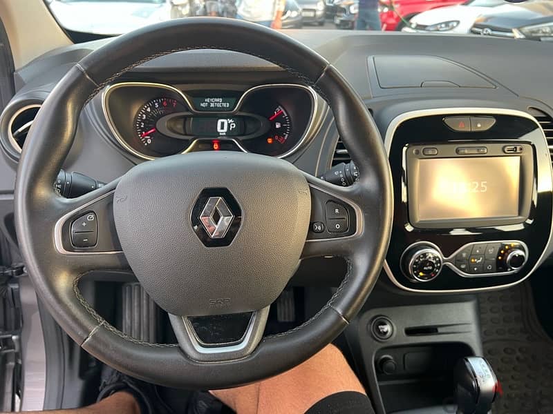 Renault Captur One owner 54k kms 8