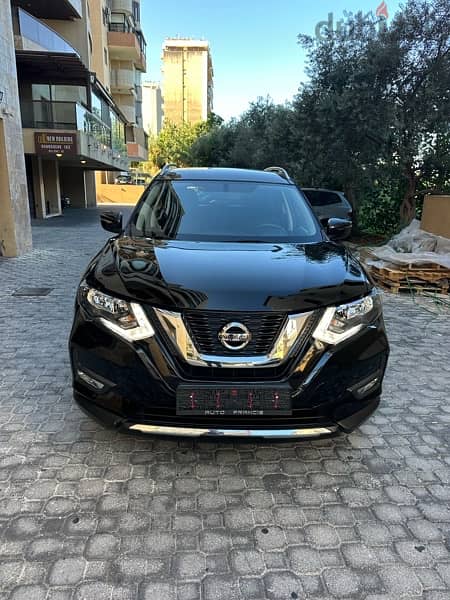 Nissan X-trail AWD 2019 black on black (company source) 0