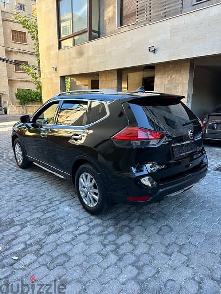 Nissan X-trail AWD 2019 black on black (company source) 4