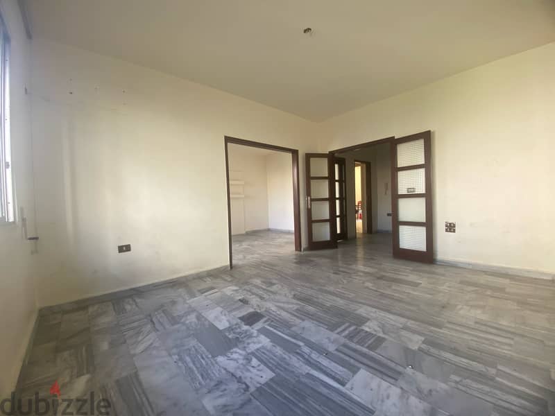 150SQM Apartment For Sale In Mar Elias شقة للبيع في مار الياس#HG933161 1