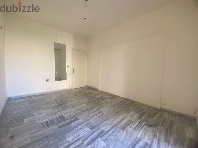 150SQM Apartment For Sale In Mar Elias شقة للبيع في مار الياس#HG933161 2