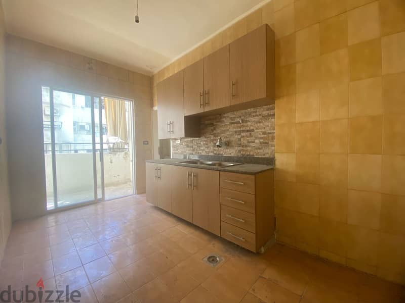 150SQM Apartment For Sale In Mar Elias شقة للبيع في مار الياس#HG933161 3