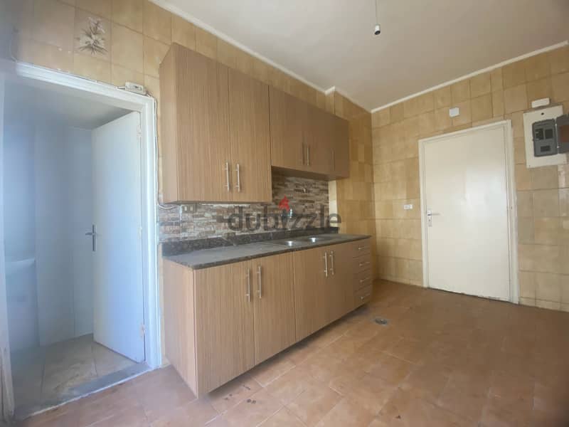 150SQM Apartment For Sale In Mar Elias شقة للبيع في مار الياس#HG933161 4