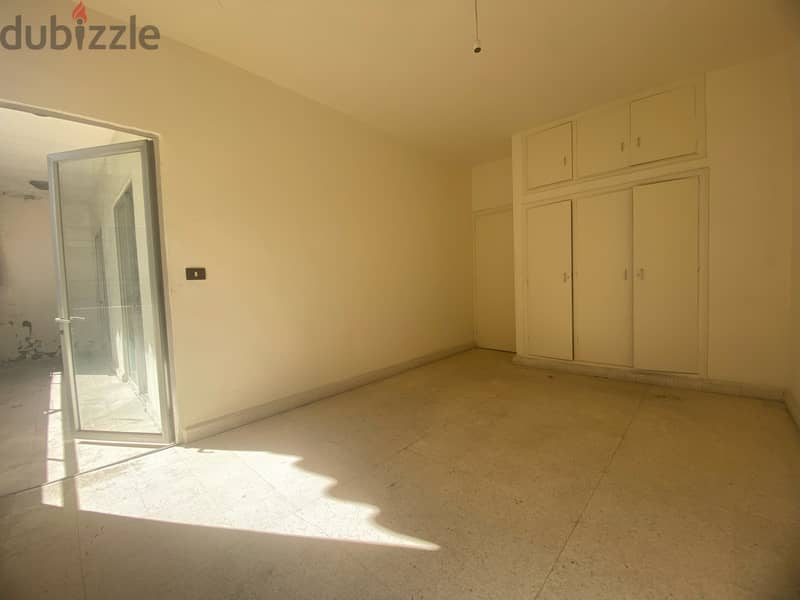 150SQM Apartment For Sale In Mar Elias شقة للبيع في مار الياس#HG933161 6