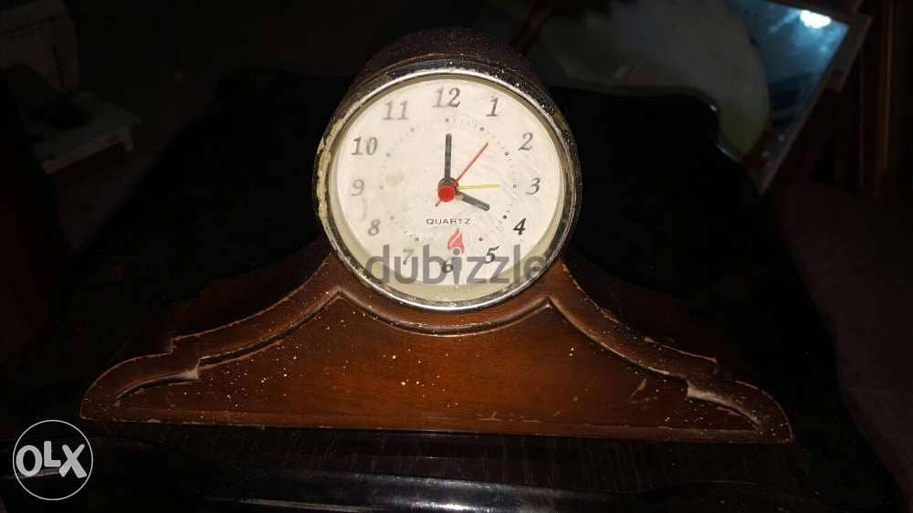 ساعة خشب عبطارية قديمة 1