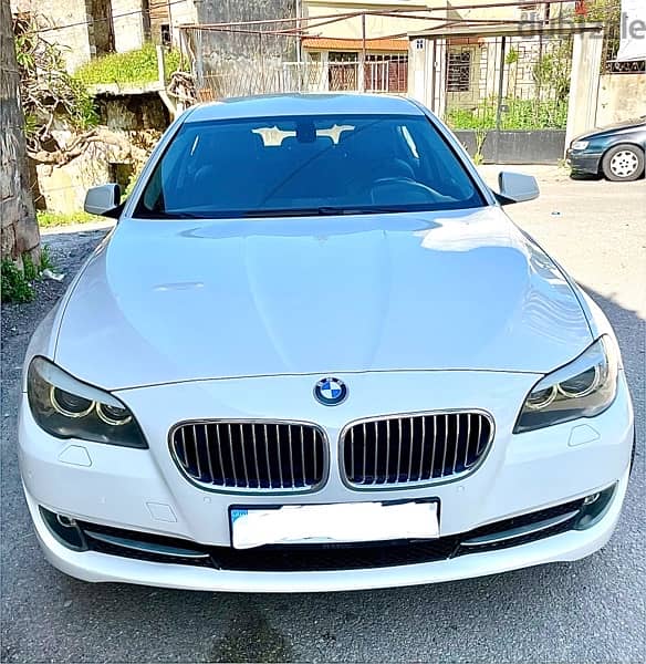 BMW 5-Series 2011 1