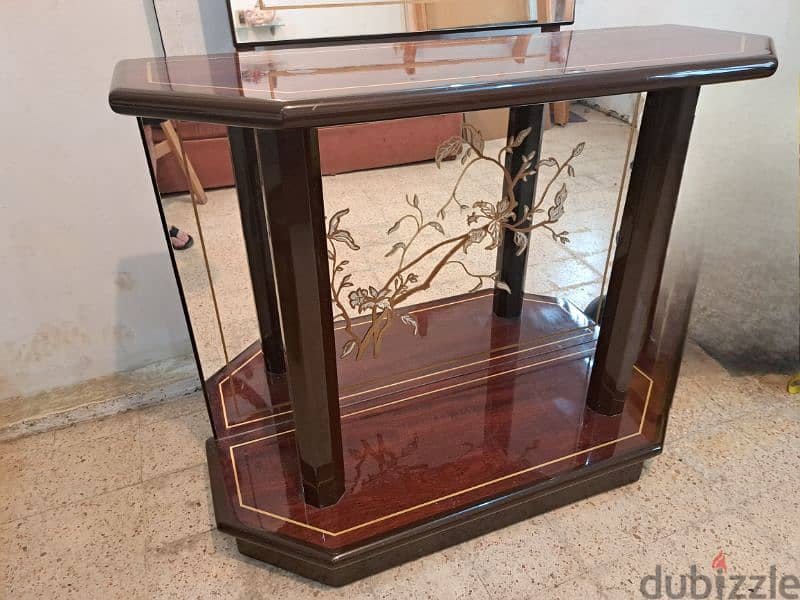 console with Mirror 1