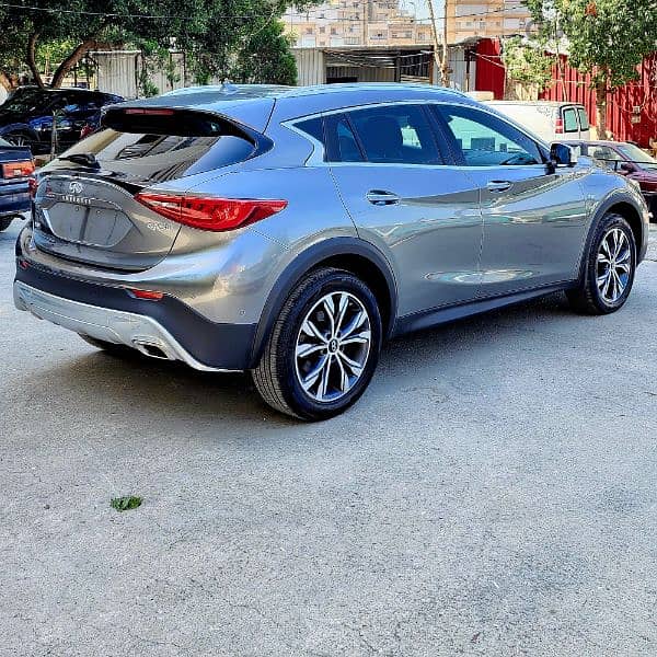 ONE OF A KIND INFINITI QX30 AWD 2017 Luxury edition full 87000 miles 3