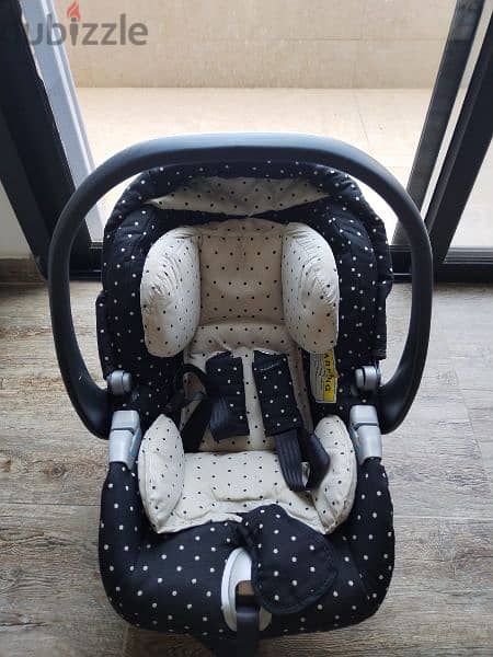 Mama's and Papas brand stroller and baby car seat set 5