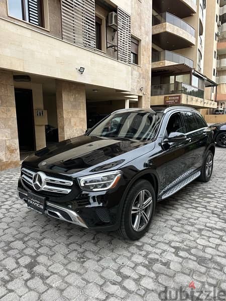 Mercedes GLC 300 4matic 2020 black on black (clean carfax) 1