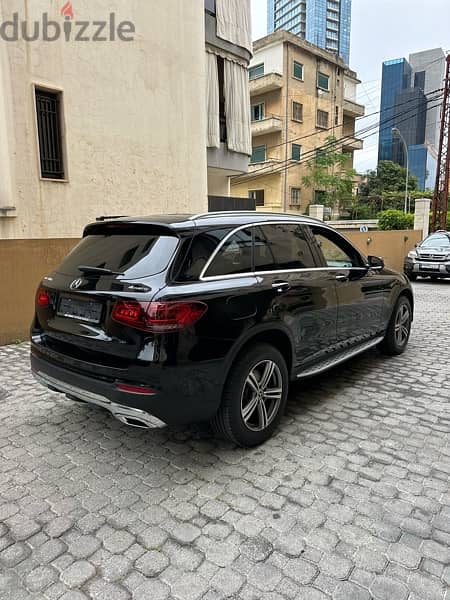 Mercedes GLC 300 4matic 2020 black on black (clean carfax) 3