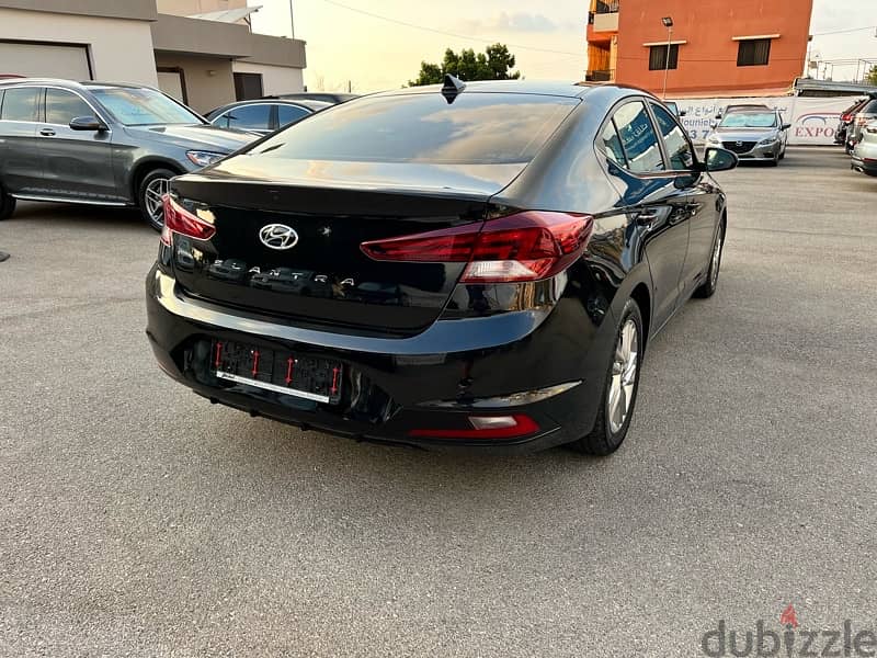 Hyundai Elantra 2019 5