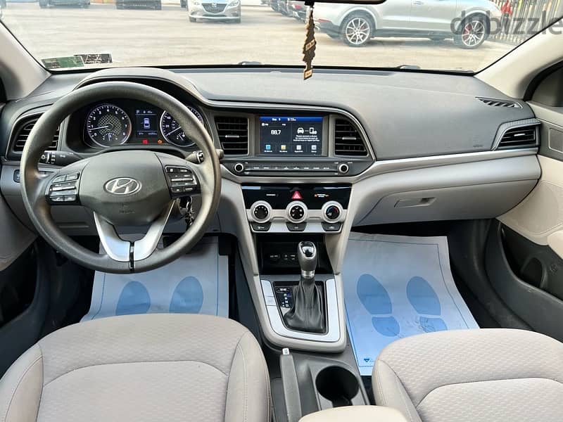 Hyundai Elantra 2019 11