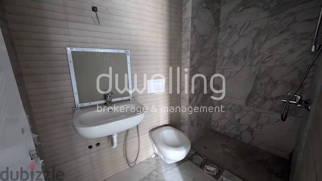 Modern Studio Apartment in Prestigious Carré d'Or, Achrafieh 4