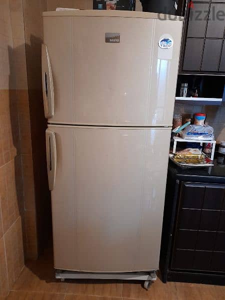 . sanyo fridge works completely great! 1