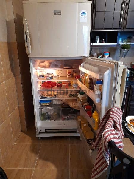 . sanyo fridge works completely great! 2