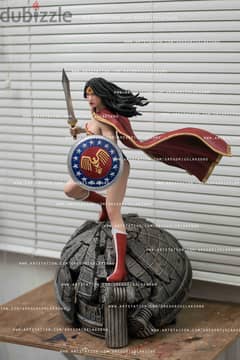 Wonder Woman Statue