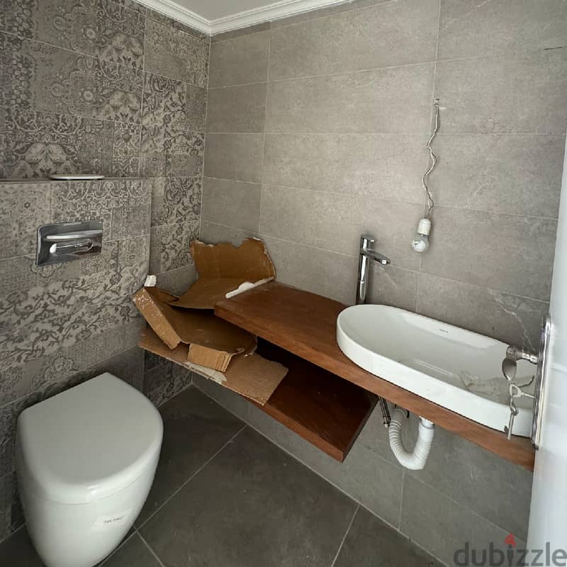 Apartment for sale in Qornet el hamra AAJ1 للبيع في قرنة الحمرا 3