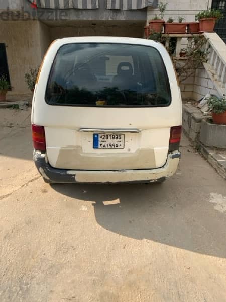 Nissan Van 2001 4