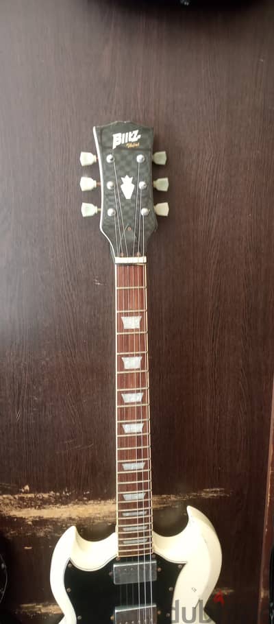 Letf hand guitar