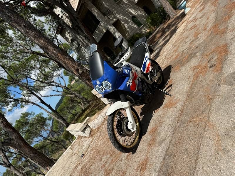 Africa Twin 750 1