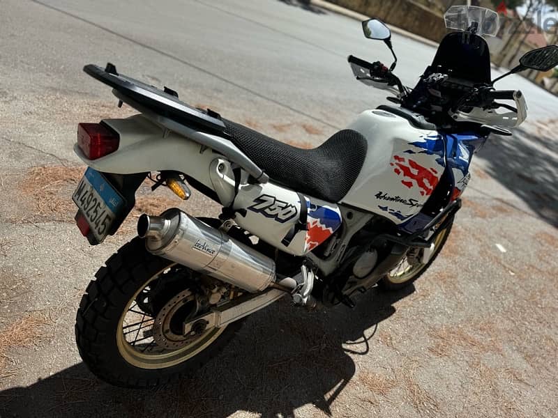 Africa Twin 750 3