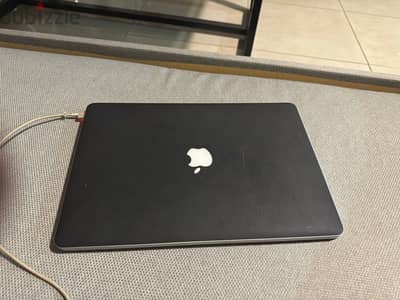 macbook pro 2015 15 inch core i7 16 GB RAM 256 GB ssd