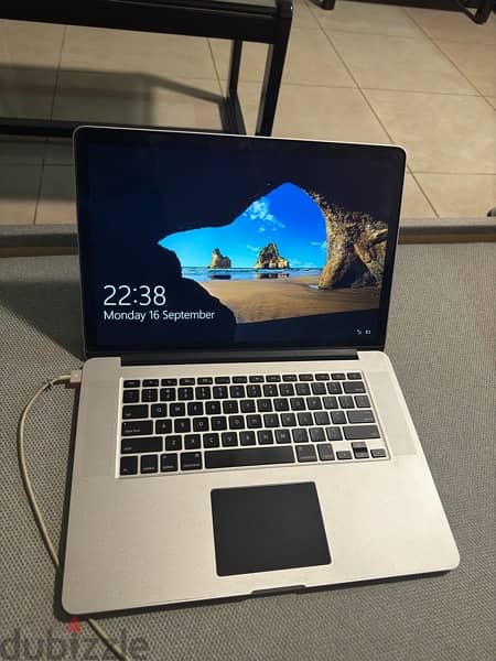 macbook pro 2015 15 inch core i7 16 GB RAM 256 GB ssd 3