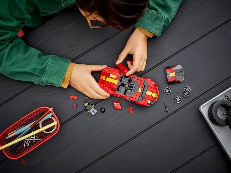 LEGO® Ferrari 812 Competizione 261 Pieces 9+ 3