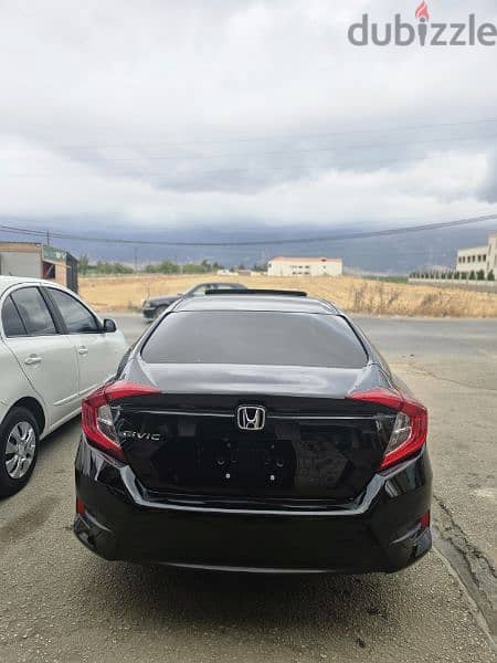 Honda Civic Sedan 2018 meshi 60,000 miles one owner jdidi top nadafe 15