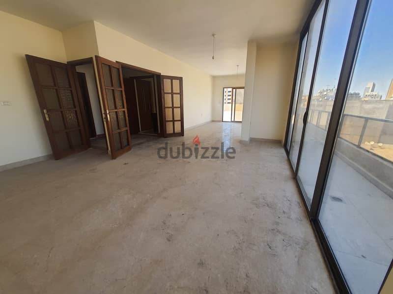 Apartment for sale in Ras El Nabeh, with terraceشقة للبيع في راس النبع 4